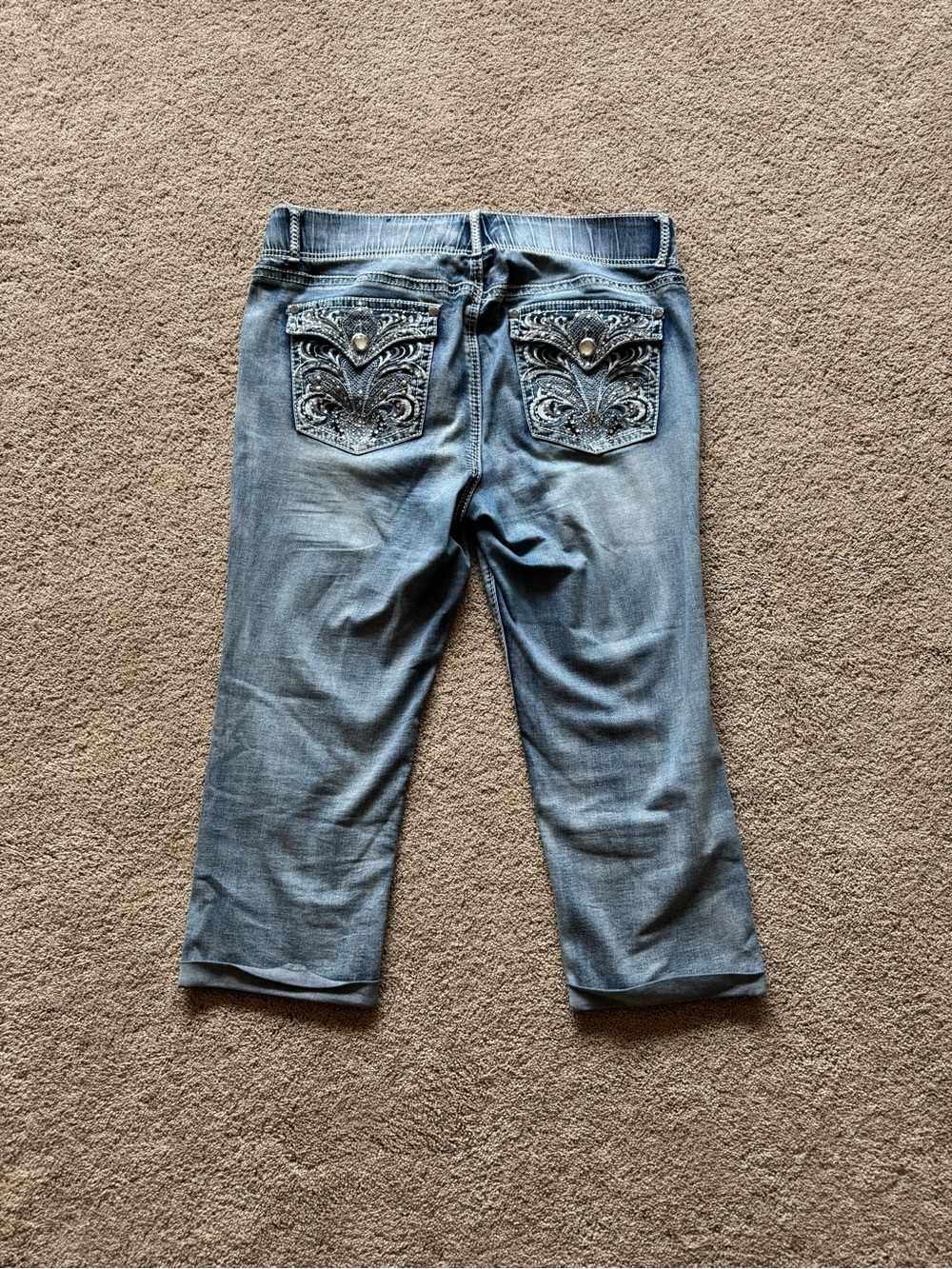 Womens Apt. 9 Size 16 Jean Capris, Rhinestones, Double Button, Amazing Condition